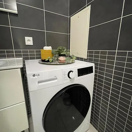 Lägenhet Apartment, Cosy, Chic, With Private Parking *